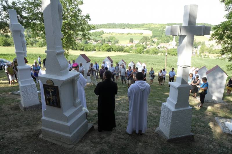 2021.06.30_Gödre felújított kálvária (79).JPG